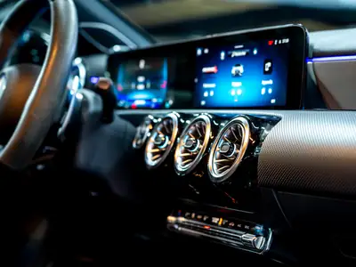 Mercedes-AMG A 35 4Matic+ — Sportive compacte 306 ch, 1 propriétaire, toutes options — Miniature 14