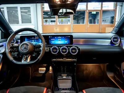 Mercedes-AMG A 35 4Matic+ — Sportive compacte 306 ch, 1 propriétaire, toutes options — Miniature 13