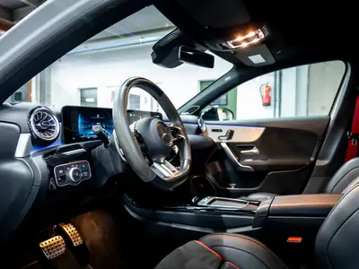 Mercedes-AMG A 35 4Matic+ — Sportive compacte 306 ch, 1 propriétaire, toutes options — Miniature 19