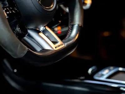 Mercedes-AMG A 35 4Matic+ — Sportive compacte 306 ch, 1 propriétaire, toutes options — Miniature 21