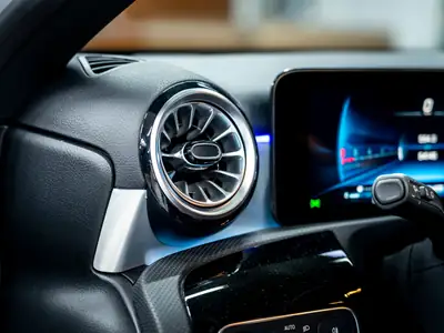 Mercedes-AMG A 35 4Matic+ — Sportive compacte 306 ch, 1 propriétaire, toutes options — Miniature 22