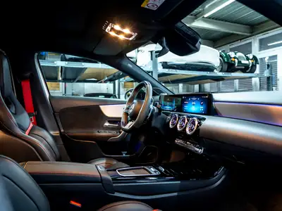 Mercedes-AMG A 35 4Matic+ — Sportive compacte 306 ch, 1 propriétaire, toutes options — Miniature 28