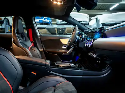 Mercedes-AMG A 35 4Matic+ — Sportive compacte 306 ch, 1 propriétaire, toutes options — Miniature 29