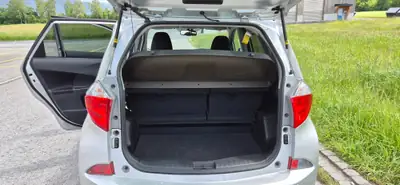 Toyota Verso-S 1.33 VVT-i — Monospace compact économe, 36'000 km seulement — Armaturenbrett