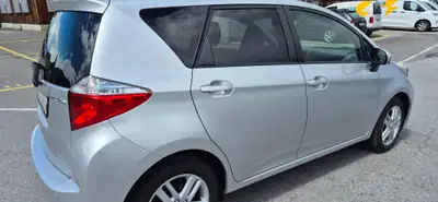 Toyota Verso-S 1.33 VVT-i — Monospace compact économe, 36'000 km seulement — Innenraum