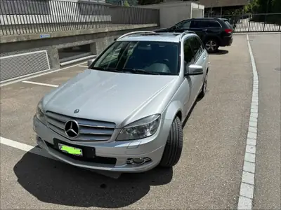 Mercedes-Benz C 350 V6 — Break élégant, moteur 272 ch et transmission automatique — vista esterna