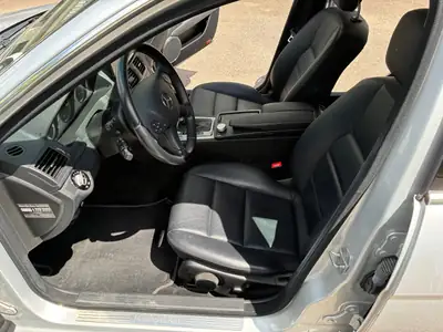 Mercedes-Benz C 350 V6 — Break élégant, moteur 272 ch et transmission automatique — vista posteriore