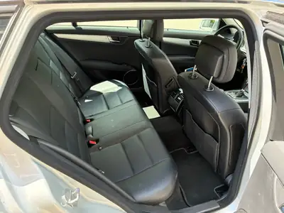 Mercedes-Benz C 350 V6 — Break élégant, moteur 272 ch et transmission automatique — cruscotto