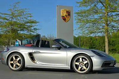Porsche 718 Boxster 25 — Édition anniversaire limitée, 400 ch, seulement 2200 km — Außenansicht