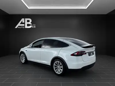 Tesla Model X Maximale-Reichweite — 562 ch, batterie révisée, premier propriétaire — Heckansicht