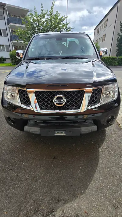 Nissan Navara 3.0 V6 dCi Double Cab — Pick-up premium unique en Suisse, 35'000 km — vue extérieure