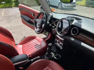 MINI Cooper S 1.6i — Compacte sportive vintage, 175 ch et radio Android — interni