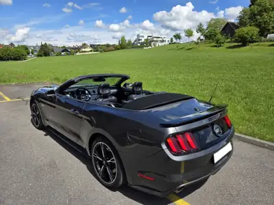 Ford Mustang 5.0 V8 GT Cabriolet — Muscle-car légendaire, California Special import USA — Heckansicht