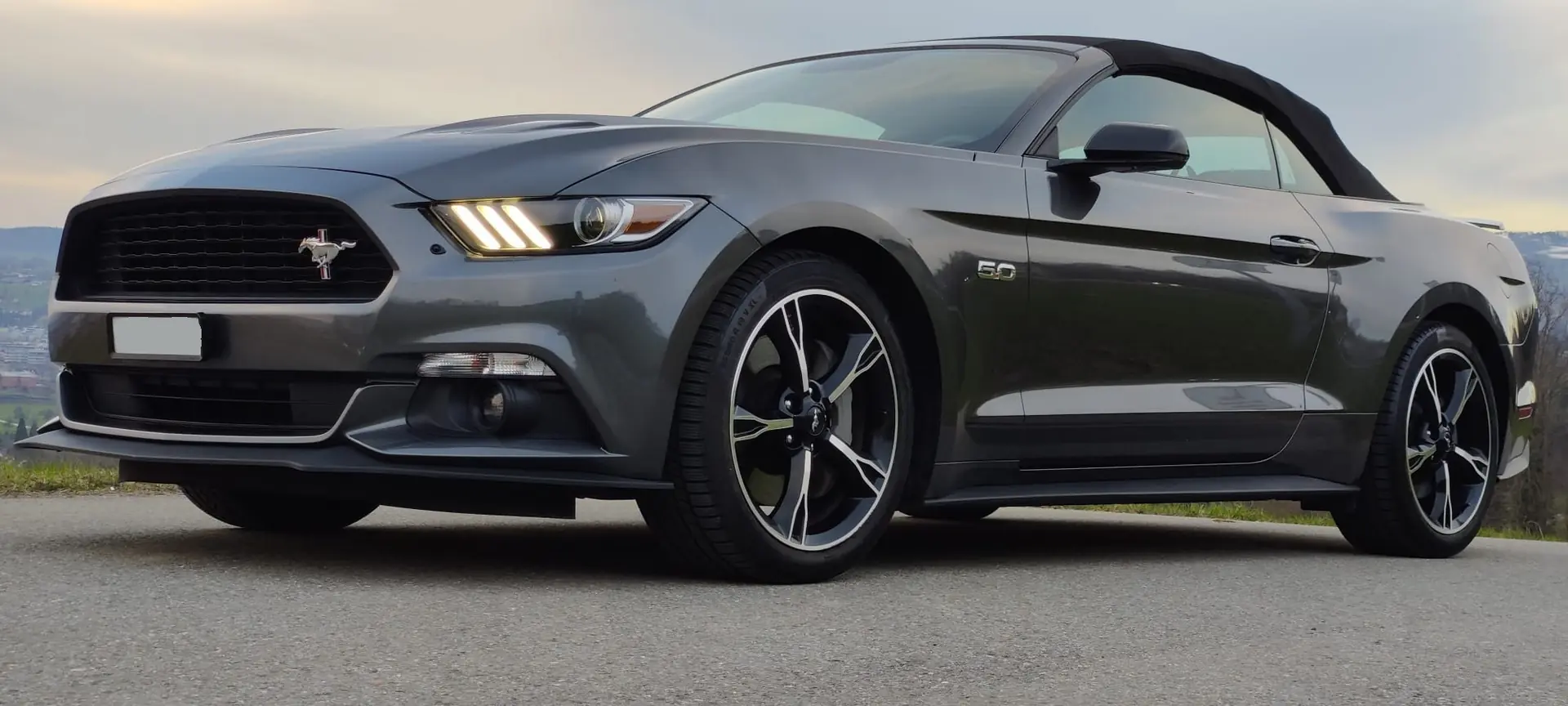 Ford Mustang 5.0 V8 GT Cabriolet — Muscle-car légendaire, California Special import USA — Außenansicht