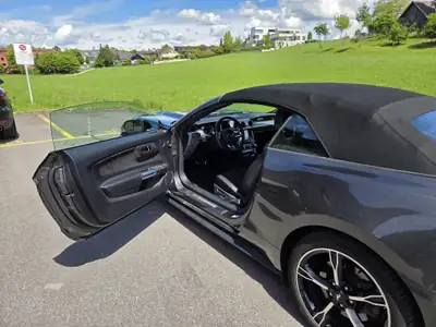 Ford Mustang 5.0 V8 GT Cabriolet — Muscle-car légendaire, California Special import USA — Innenraum
