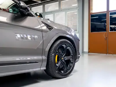 Lamborghini Urus S HP 666 — Le SUV sportif ultime, 23'000 km seulement — Miniature 11