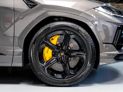 Lamborghini Urus S HP 666 — Le SUV sportif ultime, 23'000 km seulement — Miniature 10