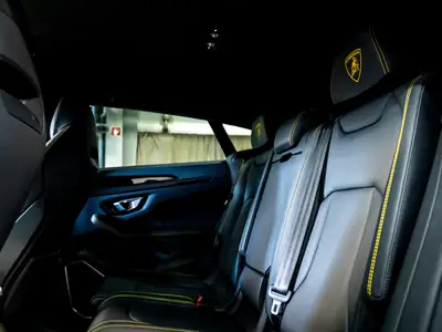 Lamborghini Urus S HP 666 — Le SUV sportif ultime, 23'000 km seulement — Miniature 21