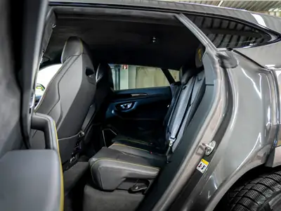 Lamborghini Urus S HP 666 — Le SUV sportif ultime, 23'000 km seulement — Miniature 20