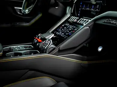 Lamborghini Urus S HP 666 — Le SUV sportif ultime, 23'000 km seulement — Miniature 24