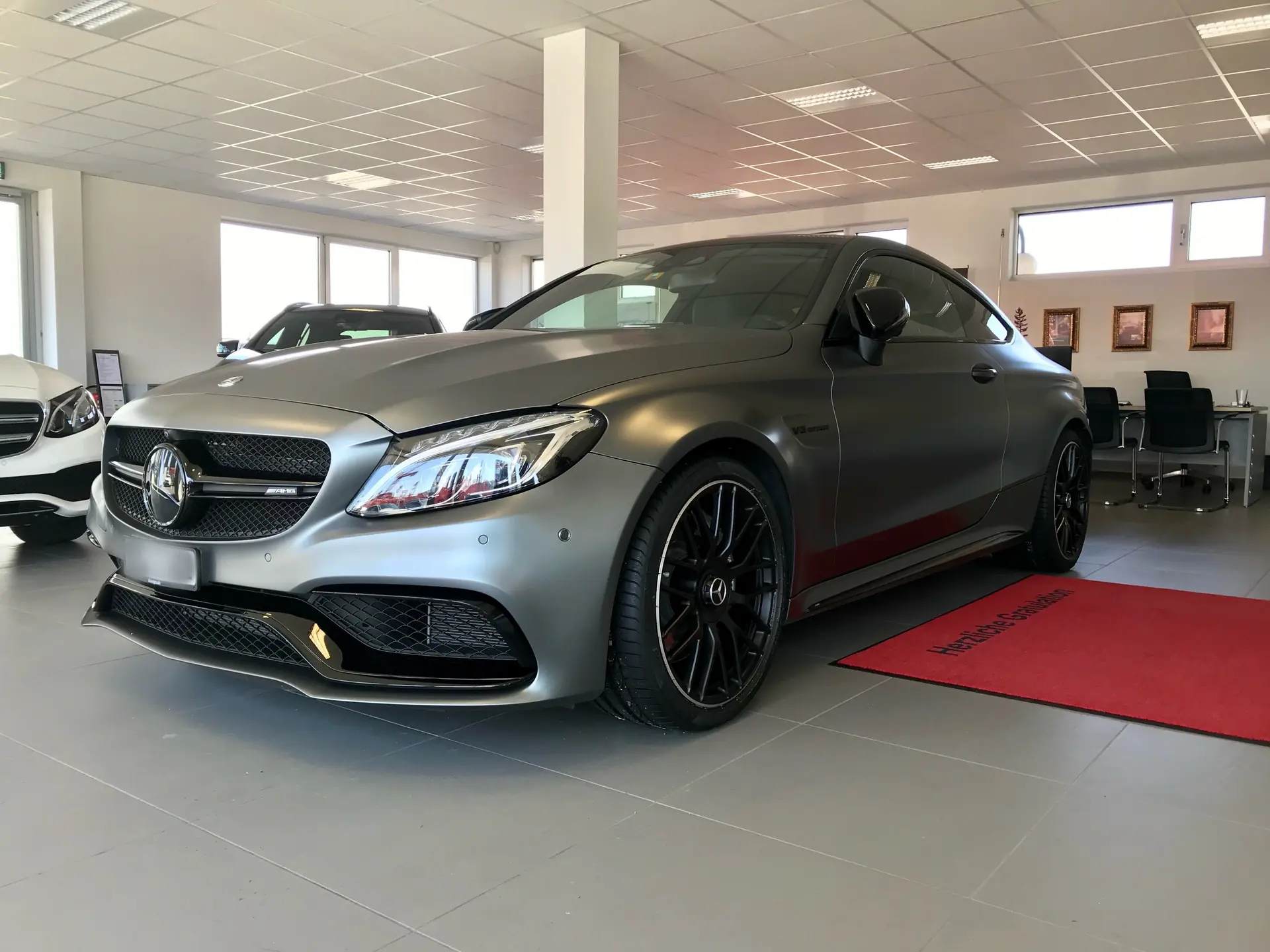Mercedes-AMG C 63 Coupé — Performance 476 ch, design Designo Magno, entretien optimisé — Außenansicht