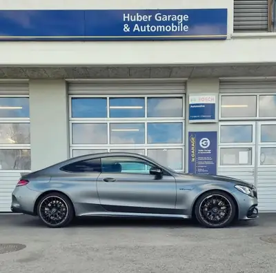 Mercedes-AMG C 63 Coupé — Performance 476 ch, design Designo Magno, entretien optimisé — Heckansicht