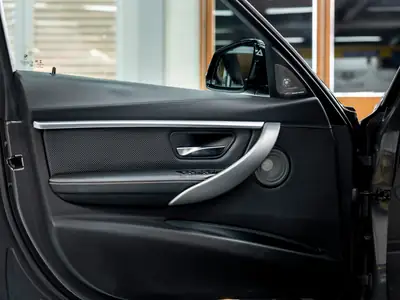 BMW-Alpina B3 BiTurbo Touring — 440 ch xDrive, break de prestige haute performance — Miniature 20