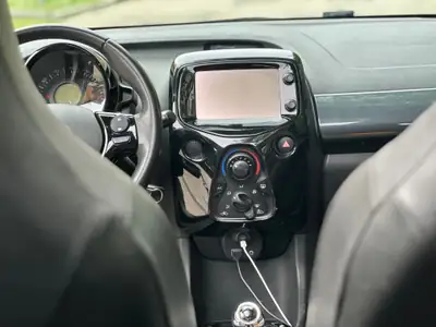 Toyota AYGO 2015 — Citadine fiable et économique, 79 700 km — Detail
