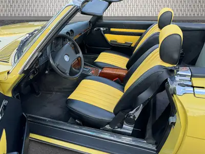 Mercedes-Benz SL 280 — Roadster légendaire 1982, 16 000 km d'origine, état exceptionnel — Miniature 12