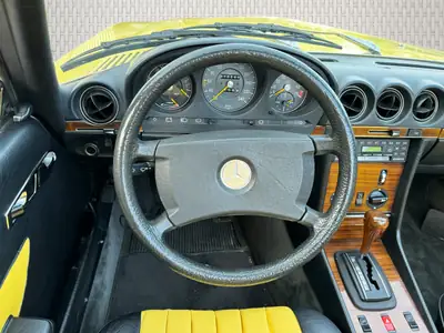 Mercedes-Benz SL 280 — Roadster légendaire 1982, 16 000 km d'origine, état exceptionnel — Miniature 14