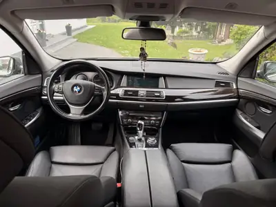 BMW 530 Gran Turismo 530d — Berline spacieuse, motorisation diesel robuste — vista posteriore
