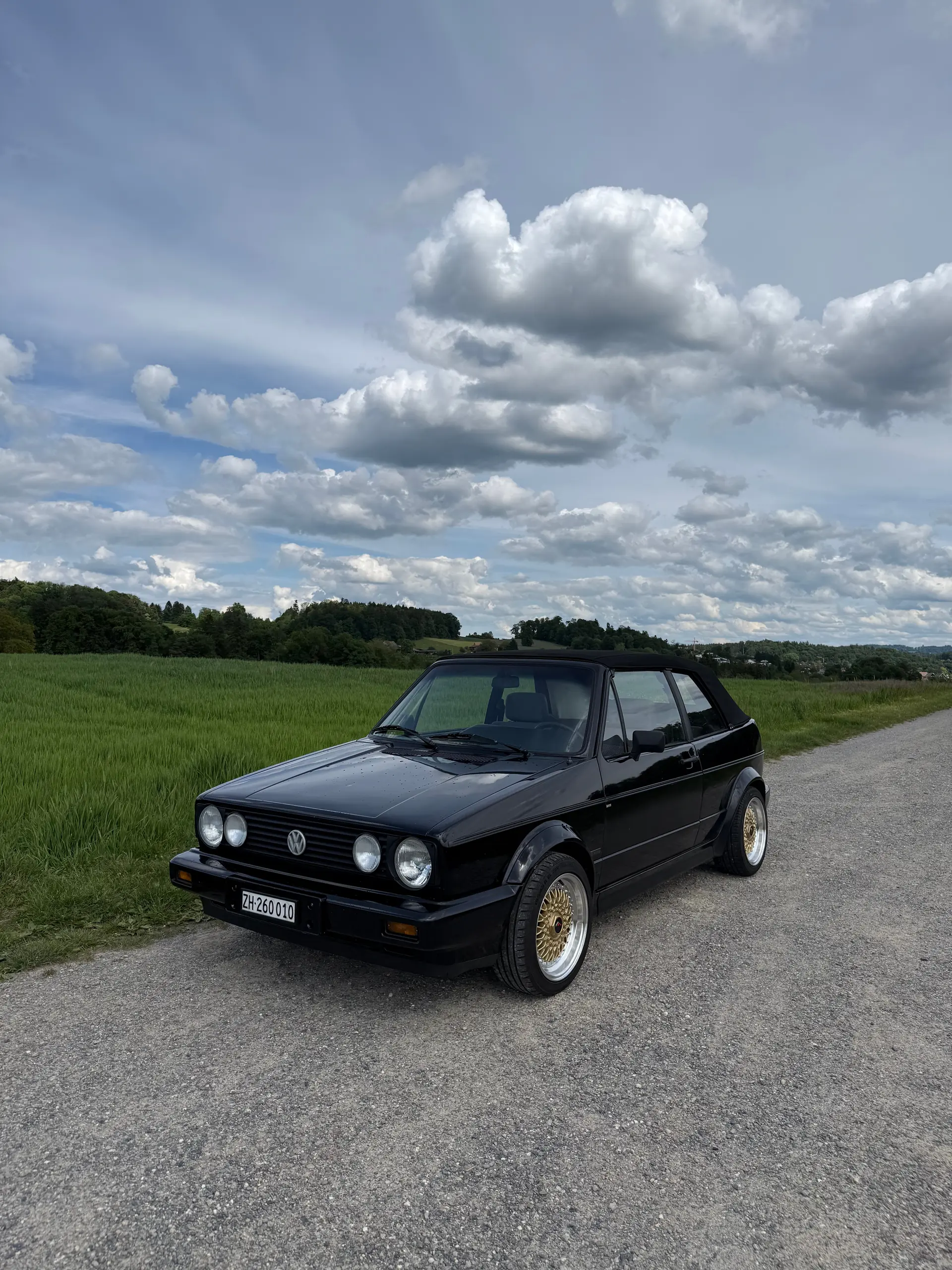 VW Golf 1 Cabriolet 1990 — Classique décapotable, moteur 1.8L essence — vue extérieure