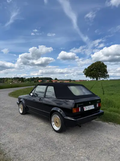 VW Golf 1 Cabriolet 1990 — Classique décapotable, moteur 1.8L essence — côté