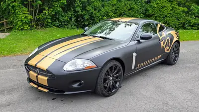Jaguar XK 4.2 V8 2006 — Coupé sportif britannique, contrôle technique frais — vue extérieure