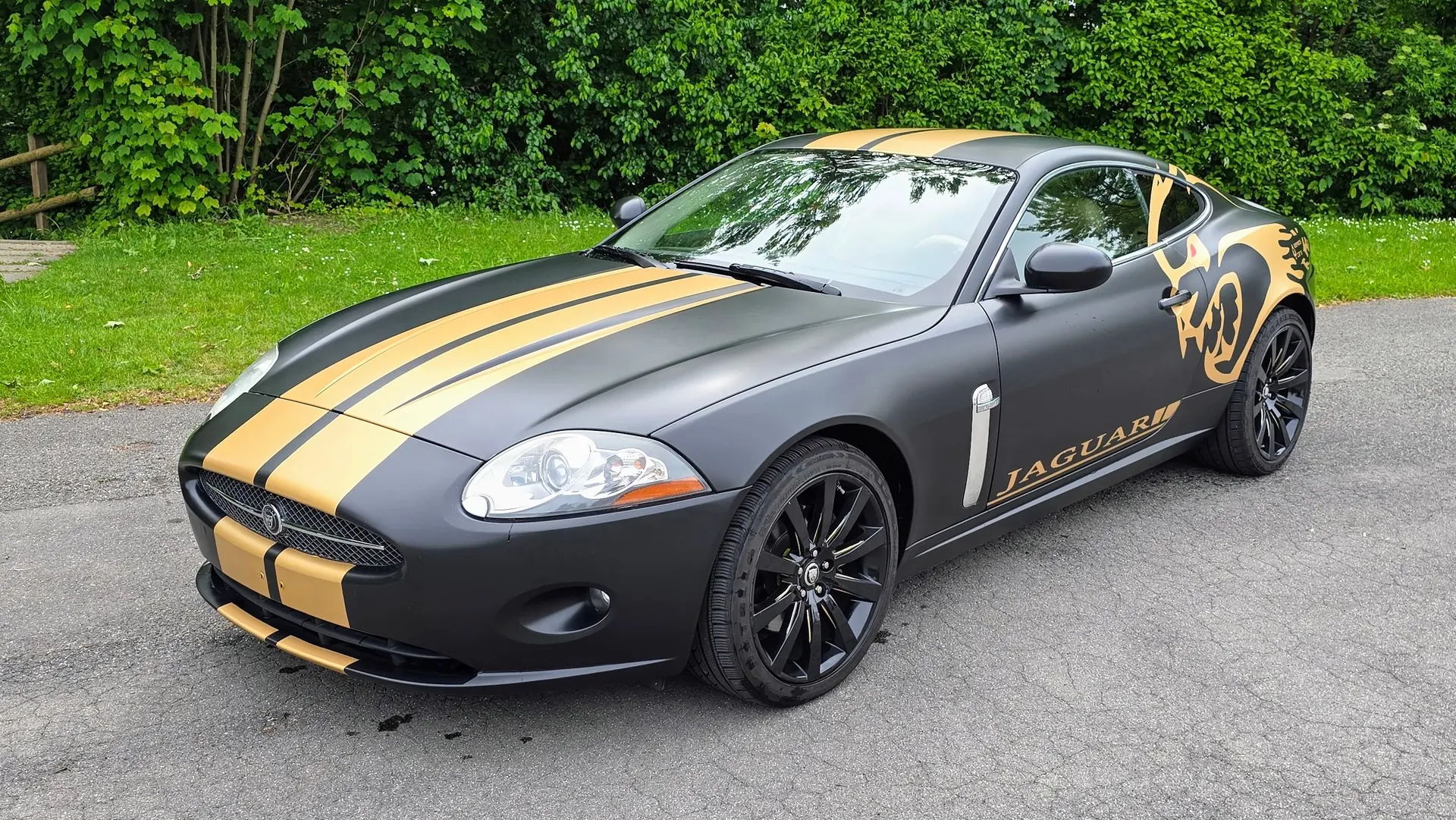 Jaguar XK 4.2 V8 2006 — Coupé sportif britannique, contrôle technique frais — Außenansicht