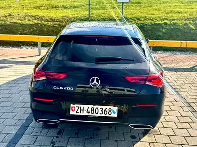 Mercedes-Benz CLA 200 Progressive — Élégance compacte et efficacité énergétique — side view