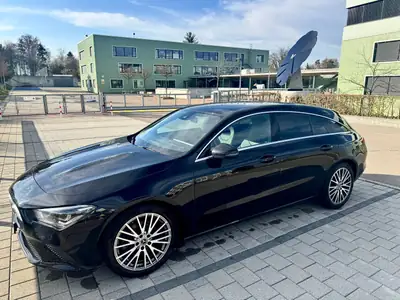 Mercedes-Benz CLA 200 Progressive — Élégance compacte et efficacité énergétique — exterior view