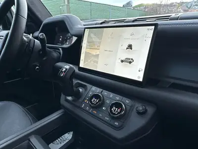 Land Rover Defender 110 V8 Octa — Le SUV ultime avec moteur 635 ch et garantie 5 ans — side view
