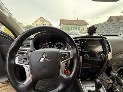 Mitsubishi L 200 2.2 DID 4x4 — Overlander équipé, prêt pour l'aventure — vista posteriore