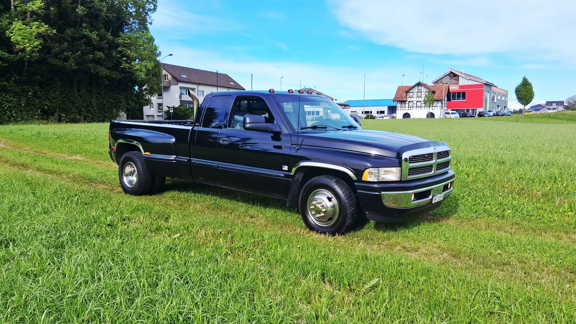 DODGE Ram 3500 Dually — Mastodonte américain 7.0L, 300 ch, transmission manuelle — Außenansicht