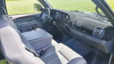 DODGE Ram 3500 Dually — Mastodonte américain 7.0L, 300 ch, transmission manuelle — Miniatur 7
