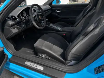 Porsche 718 Boxster GT4 — Roadster haute performance, 420 ch et boîte manuelle — détail