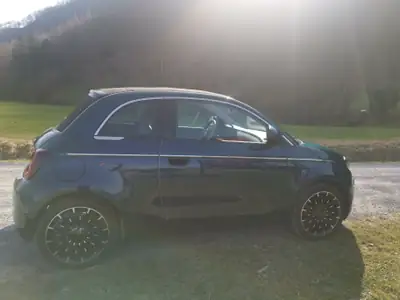 Fiat 500 La Prima by Bocelli — Cabriolet électrique chic, 2'080 km seulement — vista posteriore