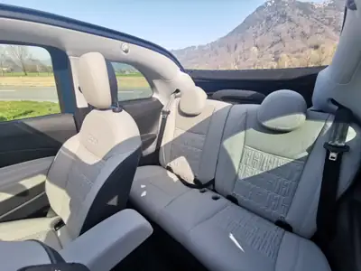 Fiat 500 La Prima by Bocelli — Cabriolet électrique chic, 2'080 km seulement — Miniatura 8