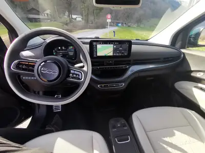 Fiat 500 La Prima by Bocelli — Cabriolet électrique chic, 2'080 km seulement — Miniatura 7