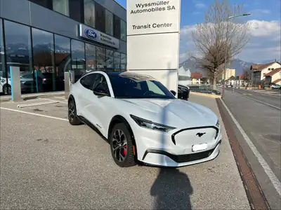 Ford Mustang MACH-E Premium RWD 88 kWh — SUV électrique haute performance, 21000 km seulement — Außenansicht