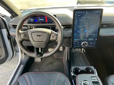 Ford Mustang MACH-E Premium RWD 88 kWh — SUV électrique haute performance, 21000 km seulement — Miniatur 7