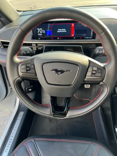 Ford Mustang MACH-E Premium RWD 88 kWh — SUV électrique haute performance, 21000 km seulement — Miniatur 8
