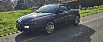 Alfa Romeo Spider 3.2 JTS V6 — Cabriolet légendaire, 260 ch, état impeccable — interior