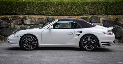 Porsche 911 Cabrio Turbo PDK — 500 ch, cabriolet mythique, 49 500 km seulement — Außenansicht